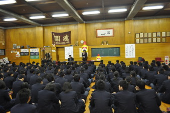 ３年生一同，真剣に聞き入っています！