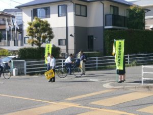 生徒通用門前